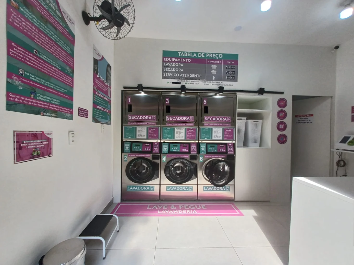 Interior da Lave & Pegue Siqueira Campos